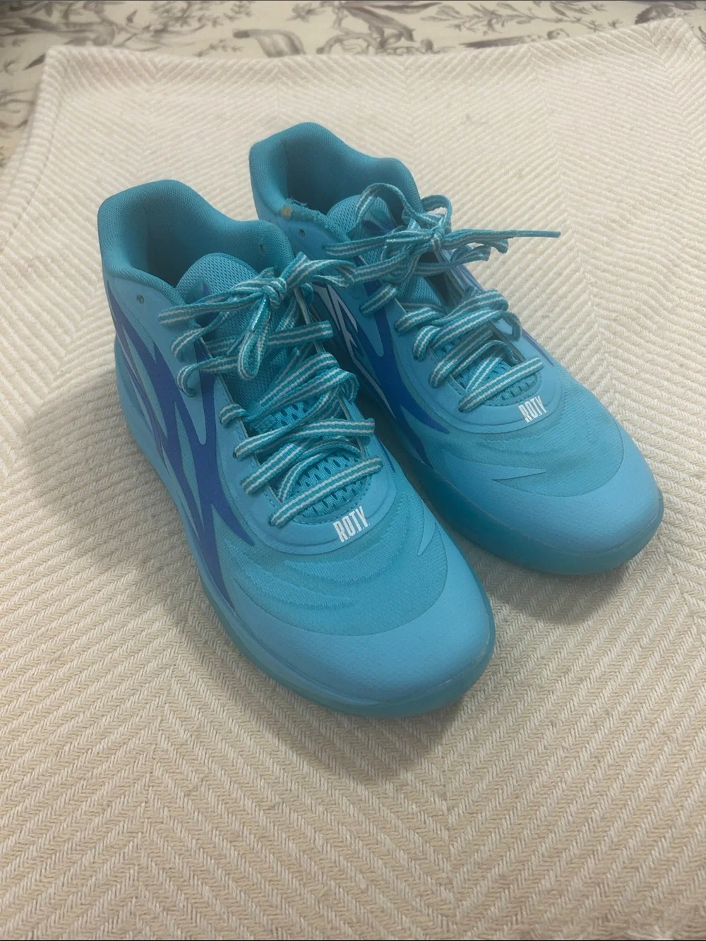 MB.02 ROTY Melo basketball shoes